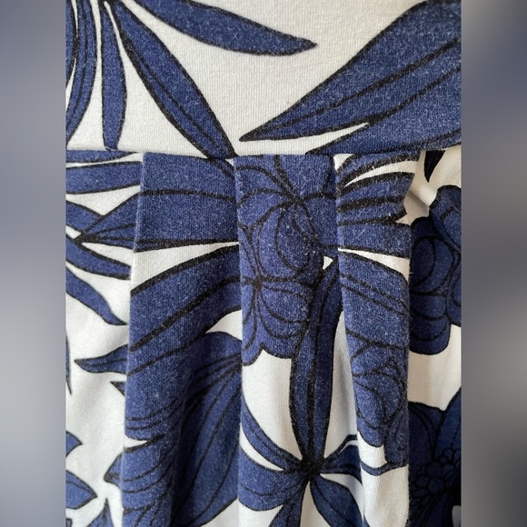 Ann Taylor size 0 half wrap dress short sleeve blue floral pattern - Picture 4 of 8